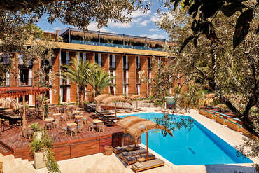 Bikini Island & Mountain Hotel