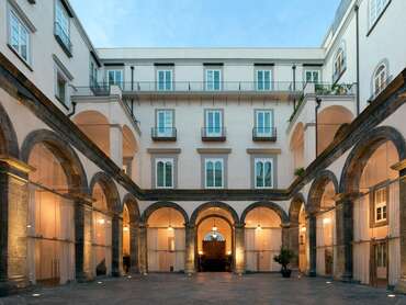 Palazzo Caracciolo Napoli