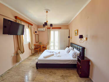Stellatos House and Suites