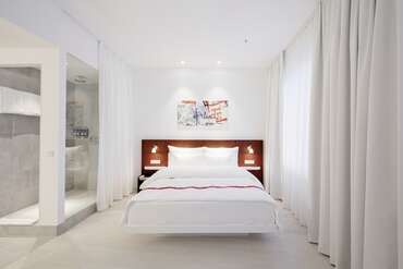 Ruby Marie Hotel & Bar