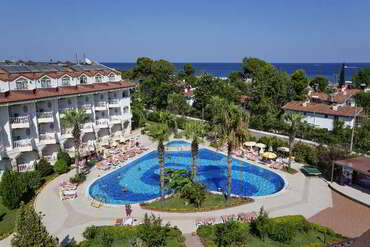 Larissa Sultans Beach