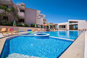Oscar Village & Suites