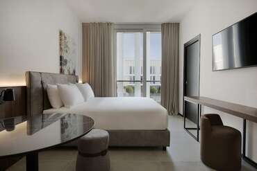 J hotel