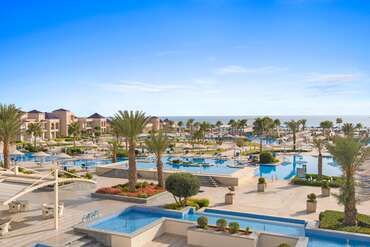 Pickalbatros White Beach Resort
