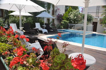 Manuela Hotel