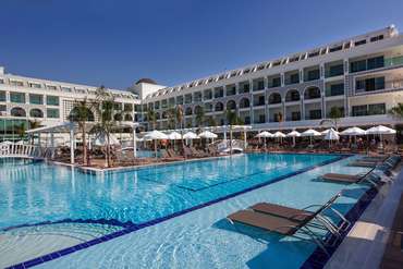 Karmir Resort & Spa