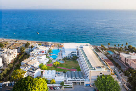 Een foto van het zwembad bij Avra Beach Resort Hotel & Bungalows