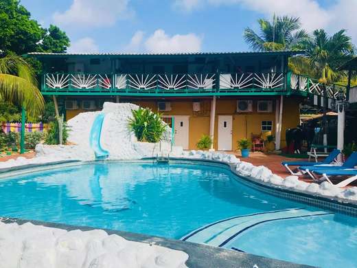 Rancho el Sobrino & Blue View Apartments