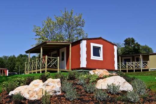 Een foto van de buitenkant van Aminess Planet Camping Holidays Homes & Resort Maravea