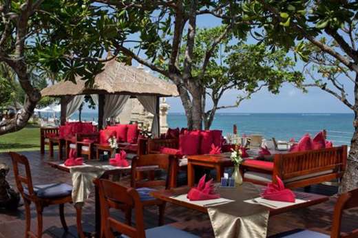 Een foto van het terras bij Discovery Kartika Plaza Hotel