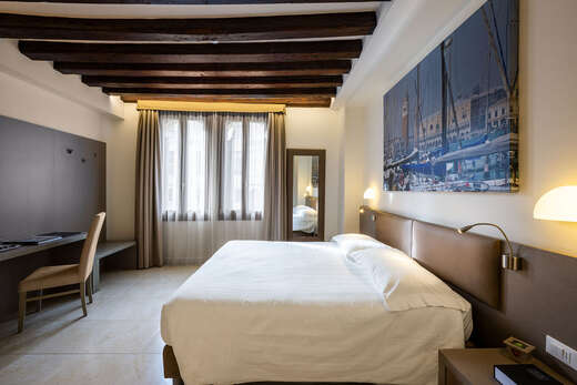 Leone Hotel
