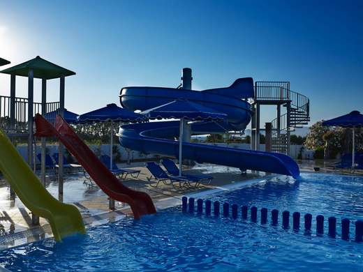 Een foto van het zwembad bij Mitsis Ramira Beach Hotel
