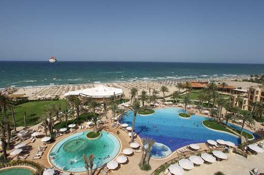 Een foto van het zwembad bij Mövenpick Resort & Marine Spa Sousse