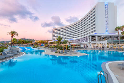 Een foto van het zwembad bij Akti Imperial Deluxe Spa & Resort