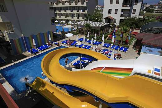 Een foto van het zwembad bij Sun City Appartementen