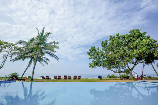 Een foto van het zwembad bij Koggala Beach Hotel