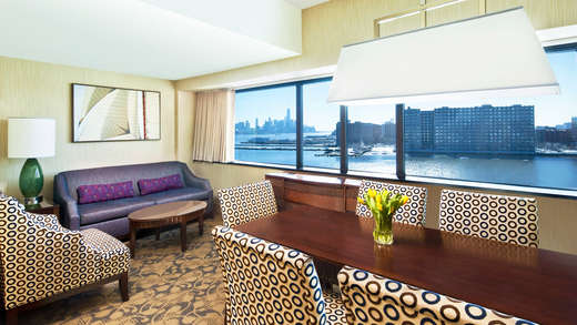 Een foto van het interieur van Sheraton Lincoln Harbor Hotel