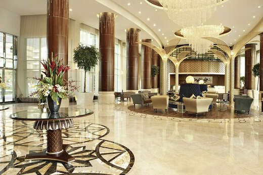 Een foto van het interieur van Khalidiya Palace Rayhaan