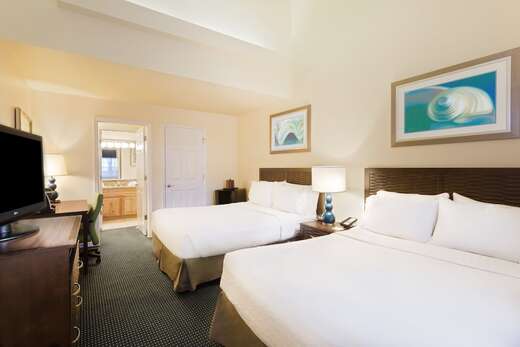 Holiday Inn & Suites Harbourside