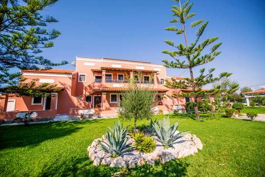Een foto van de buitenkant van Appartementen Ionian Blue