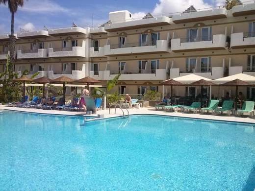 Een foto van het zwembad bij Astron Hotel Kos