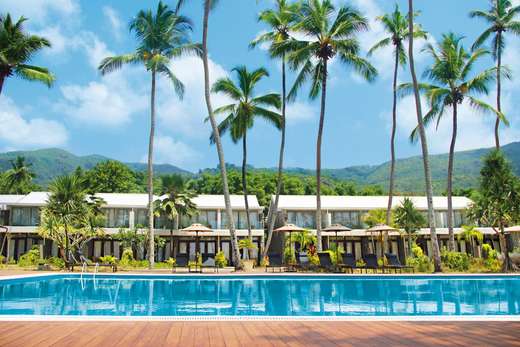 Een foto van het zwembad bij Avani Seychelles Barbarons Resort & Spa