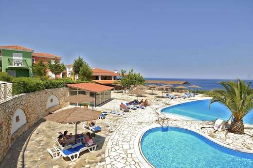 Een foto van het zwembad bij Porto Skala Hotel