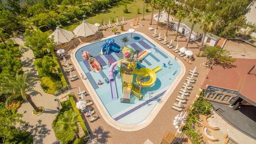 Een foto van het zwembad bij Crystal Paraiso Verde