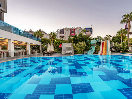 Een foto van het zwembad bij White City Beach Hotel