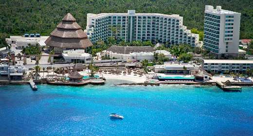 Een foto van het zwembad bij Grand Park Royal Cozumel