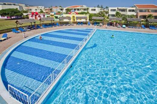Een foto van het zwembad bij Kipriotis Village Resort