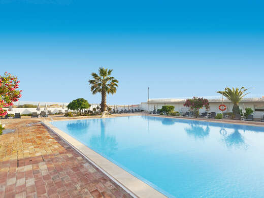 Ein Foto vom Pool im Hotel Vasco Da Gama