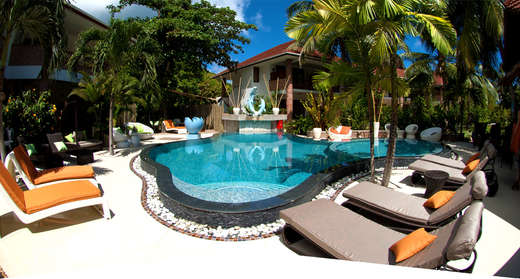 Een foto van het zwembad bij Le Duc de Praslin