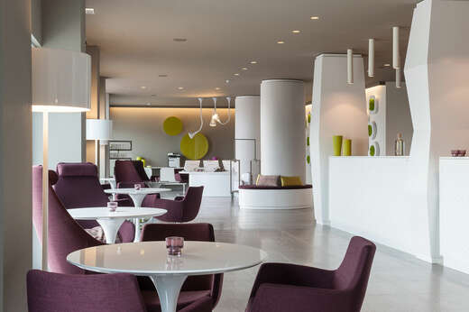 Een foto van het interieur van 8Piuhotel