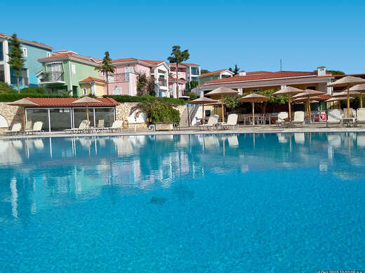 Een foto van het zwembad bij Porto Skala Hotel