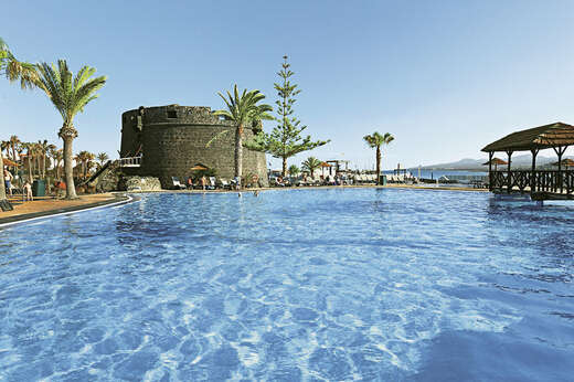 Een foto van het zwembad bij Barcelo Fuerteventura Castillo