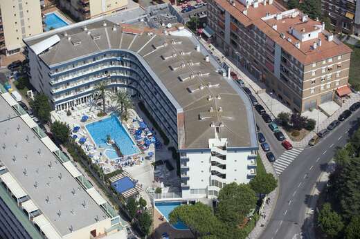 Een foto van de buitenkant van Hotel GHT Aquarium & Spa