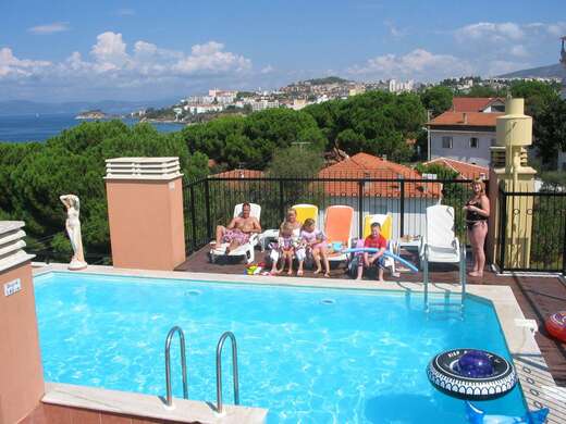 Rosy Suites