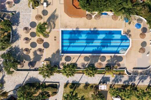 Een foto van het zwembad bij Atlantis Hotel
