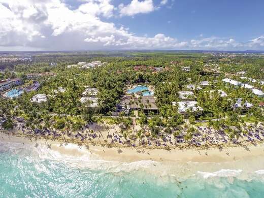 Een foto van de buitenkant van Grand Palladium Palace Resort Spa & Casino