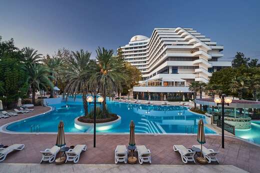 Een foto van het zwembad bij Rixos Downtown Antalya