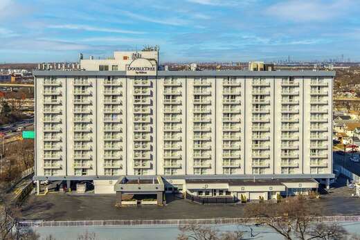 DoubleTree by Hilton New York JFK Airport