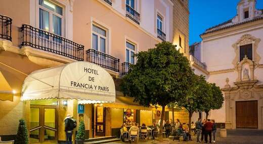 Een foto van de buitenkant van Hotel de Francia y Paris