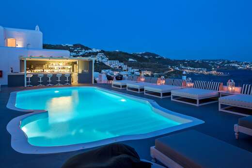 Een foto van het zwembad bij Mykonos Princess Hotel