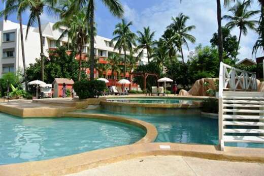 Een foto van het zwembad bij Hotel Palm Beach