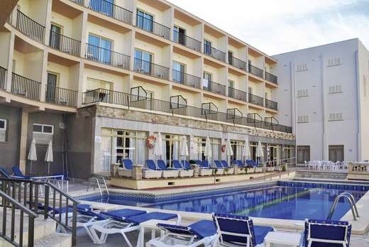 Een foto van het zwembad bij Hotel Iris Mallorca