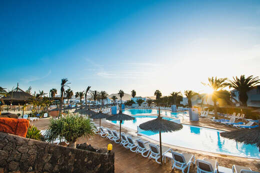 Een foto van het zwembad bij HL Aparthotel Paradise Island