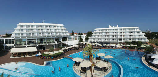 Een foto van het zwembad bij Hotel Olympia