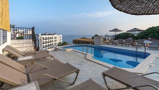 Rosy Suites