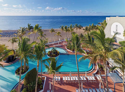 Een foto van het zwembad bij Suitehotel Fariones Playa